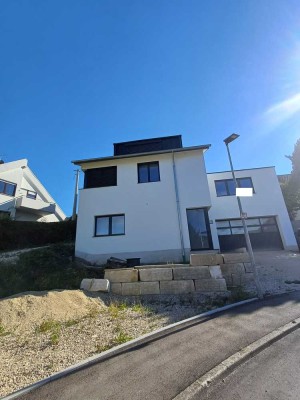 Exklusiver Neubau- Teilmöblierte 5-Zimmer Maisonette Wohnung mit herrlichem Albblick