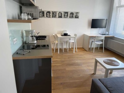 möblierte neue helle 1,5-Zimmer Wohnung *zentral*