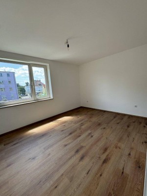 Attraktive Kapitalanlage: Vermietete, helle 2-Zimmer-Wohnung mit idealer Raumaufteilung