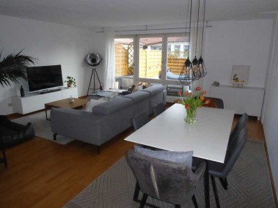 Sofort beziehbare 3 Zi.-Gartenwohnung, EG, Garten, 1 TG-Stellpl. u.  1 Stellplatz im Freien, EBK