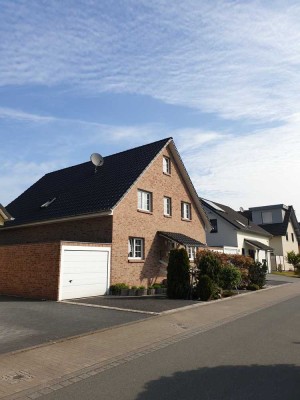 Schöne 4 Z, K, D, Bad, Gäste-WC und Balkon im Zweifamilienhaus