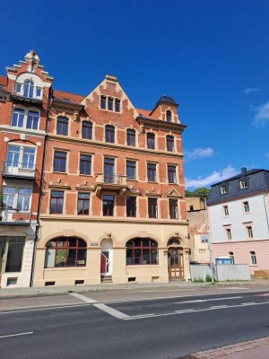 Traumhafte 4-Raum-Dachgeschoss-Wohnung mit Loggia und Blick auf den Weinberg