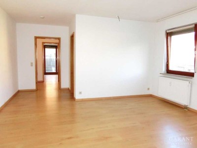Gepflegte 2 1/2 Zimmer-Wohnung mit Balkon, Terrasse, Einbauküche und Garage