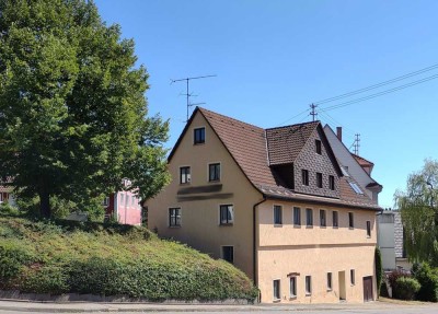 Mehrfamilienhaus mit Geschäftsräumen und Werkstatt