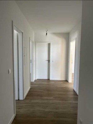 Erstbezug nach Kernsanierung - Moderne 3-Zimmer-Wohnung mit Balkon