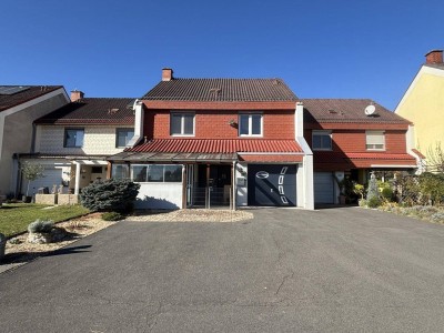 Schmuckes 4 Zimmer Reihenhaus mit Garage, Sommergarten und Loggia