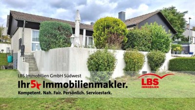 Bungalow mit hoher Wohnqualität, schöner Freifläche und Doppelgarage in Top Lage