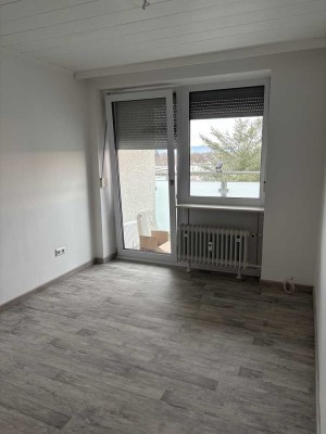 Freundliche und modernisierte 3-Raum-Wohnung mit Balkon in Straubing