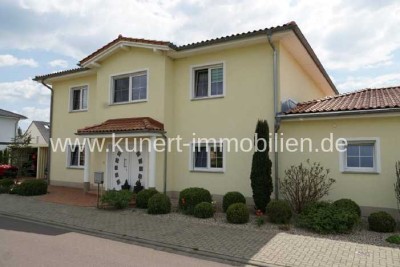 Luxusvilla mit über 300 m² Wohnfläche auf sonnigem Grundstück, Innenpool, Doppelgarage, Erdwärme ...
