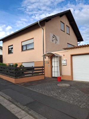 Gepflegtes Mehrgenerationenhaus mit zehn Zimmern in Neue Straße, Ronneburg