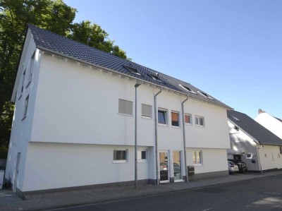 Hochwertige Dachgeschoßwohnung mit Loggia, EBK und vielen Extras !