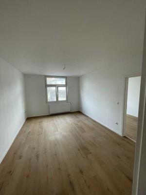 Erstbezug nach Renovierung! Helle 3 Zimmer Wohnung in zentraler Lage