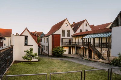 Besonders wohnen in exklusiver Hofanlage–hochwertig saniert, energieeffizient mit Aufzug und Garten