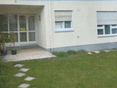 Gepflegte 2-Zimmer Terrassenwohnung mit Einbauküche in Königsbrunn