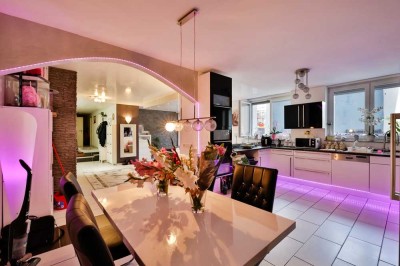 Versteckte Perle! Neuwertige und TOP-ausgestattete 4-Zimmer-Wohnung in zentrumsnaher Lage!