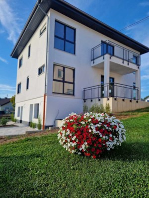 Exklusive 3-Raum-Wohnung mit gehobener Innenausstattung mit hochwertiger Einbauküche