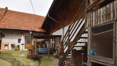 Vierkanthof auf 3051 m² für eine liebevolle Sanierung – jetzt für € 149.999,-- Fehring, Südoststeiermark: Historisch