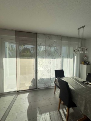 Neuwertige 3,5-Zimmer-Terrassenwohnung mit Balkon und EBK in Erdmannhausen