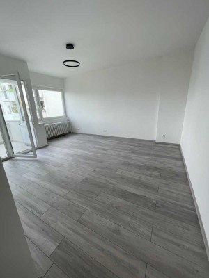 Kernsanierte 1-Zimmer-Wohnung mit geh. Innenausstattung mit EBK