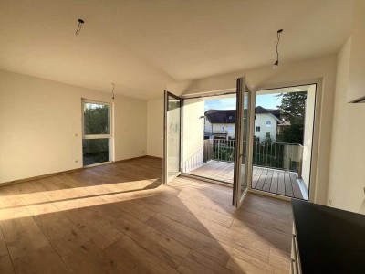 Lichtdurchflutete 3-Zimmer-Wohnung mit Einbauküche, Loggia & TG-Stellplatz