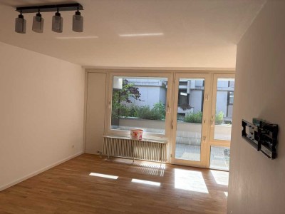 Im Herzen von Solln - ca. 127 qm Nutzfläche auf 3,5 Zimmer (2 Bäder) mit großem Balkon/Terrasse/TG