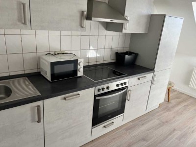 Werdau: Helle 3-Raum-Wohnung mit EBK zu vermieten!