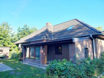 Schmucker Bungalow mit Garage und großem Grundstück in Helse bei Marne zu verkaufen