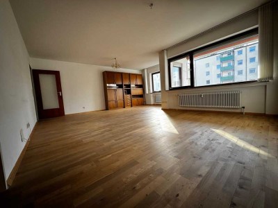 Exklusive 3,5-Zimmer-Wohnung mit Balkon und EBK in Neu-Ulm