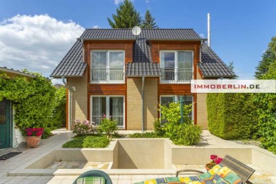 IMMOBERIN.DE - Fabelhaftes Haus mit Südgarten, Saunalandschaft & Garage in naturverbundener Lage