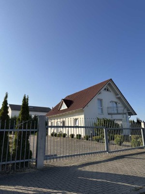 Modernes Einfamilienhaus mit großzügigem und teilbaren Grundstück im Gewerbegebiet Cremlingen