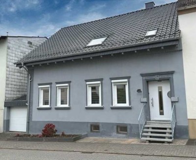 1-2 Familienhaus in TOP-Zustand mit schönem Garten - Oberthal