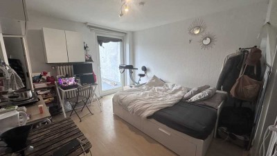 NUR FRAUEN - Attraktive 1-Zimmer-Wohnung mit Balkon in Köln
