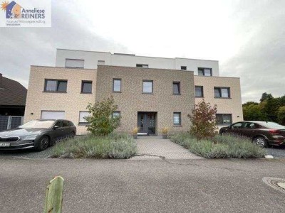 Schöne Dachgeschosswohnung mit großzügigem Balkon in ruhiger Lage.