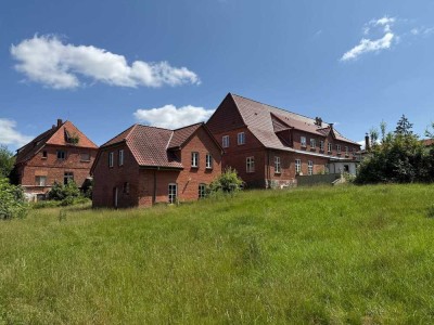 Drei-Familien-Chance im charmanten Gutshof zu verkaufen