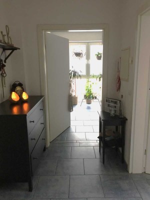 Gepflegte DG-Wohnung mit 2 Zi, Balkon + EBK+ Carport in Buisdorf (nicht WG-geeignet)