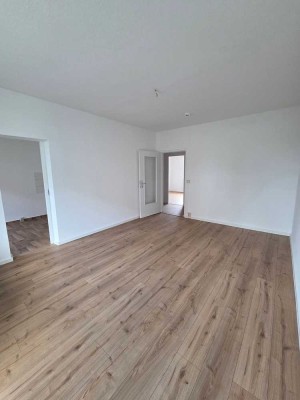 gut geschnittene 2-Raum-Wohnung mit Balkon und Wannenbad