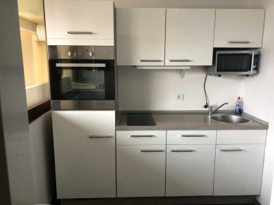 Moderne, teilmöblierte Einzimmerwohnung mit separater Küche und Balkon, befristet auf 2 Jahre