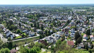 Aussicht genießen, Potenzial nutzen. Grundstück mit Bestandsimmobilie und Option auf zweite Bebauung