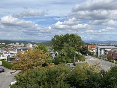 3.5-Zimmer-Wohnung mit Balkon und Einbauküche plus schöner Aussicht in Stuttgart