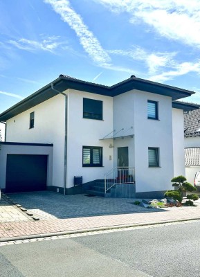Modernes Zweifamilienhaus mit Einliegerwohnung