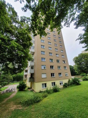 S-Giebel: 11. OG: VERMIETETE - 2-Zimmer-Wohnung in einem Mehrfamilienhaus mit herrlicher Aussicht!