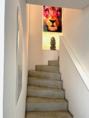 Neuwertige lichtdurchflutete Maisonette-DG-Wohnung in ruhiger, zentraler Lage von Stuttgart