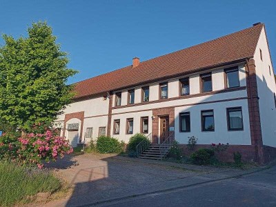 Schöner wohnen auf dem Land, imposantes Bauernhaus mit vielfältigen Möglichkeiten in ruhiger Seit...