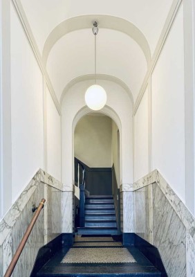 Kapitalanlage in Düsseldorf-Golzheim - Vermietete 2-Zimmer-Altbau-Eigentumswohnung mit Balkon
