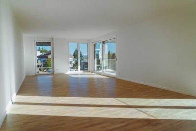 Erstbezug mit Aufzug - Helle 4-Zimmer mit großem Balkon und Küche