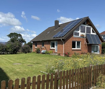 Solides Haus mit 1-2 Wohneinheiten, Keller und großer Werkstatt in EMBÜHREN