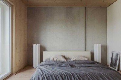Design-Wohnung in Holzhaus mit 2 Balkonen, Douglasie-Dielen, Sichtbeton & offener Küche in Eiche
