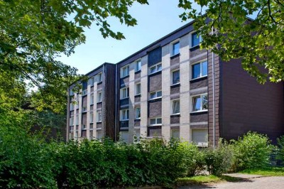 Demnächst frei! Renovierte 3-Zimmer-Wohnung in Duisburg Wehofen mit Balkon