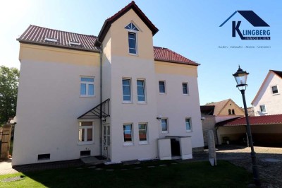 Modernisierte 2-Raum Dachgeschosswohnung mit Einbauküche und PKW-Stellplatz zu vermieten!