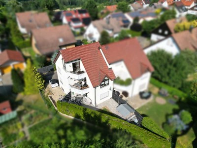 Reserviert - Lichtdurchflutete 3,5-Zimmer-Maisonette mit Charme und zwei Balkone